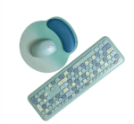 Teclado y mouse pad azul